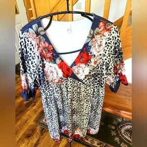 Pink‎ Daisy Short Sleeve Vneck Closure Sz. L Dress